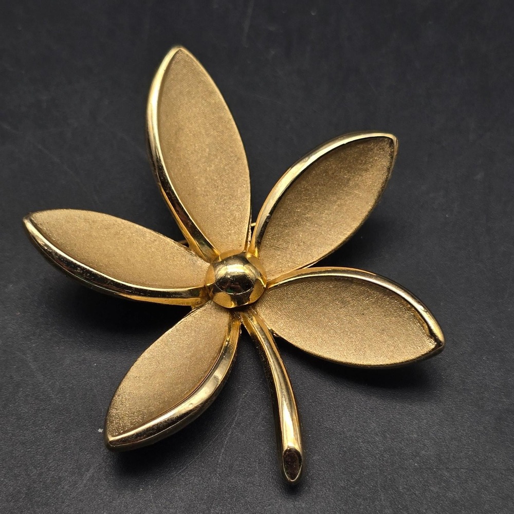Trifari Gold Tone Leaf Brooch Vintage Costume Jewelry